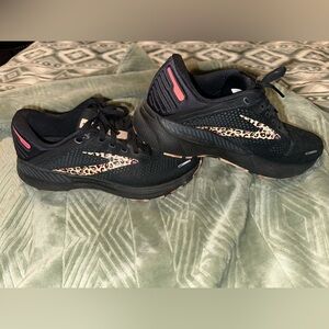 Brooks Shoes - Women’s 9
